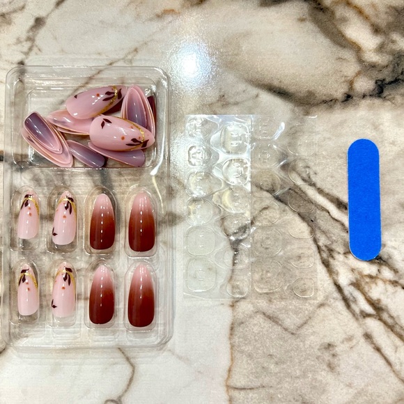 2 packs of press in nails (24 pieces in each set) - Picture 4 of 4